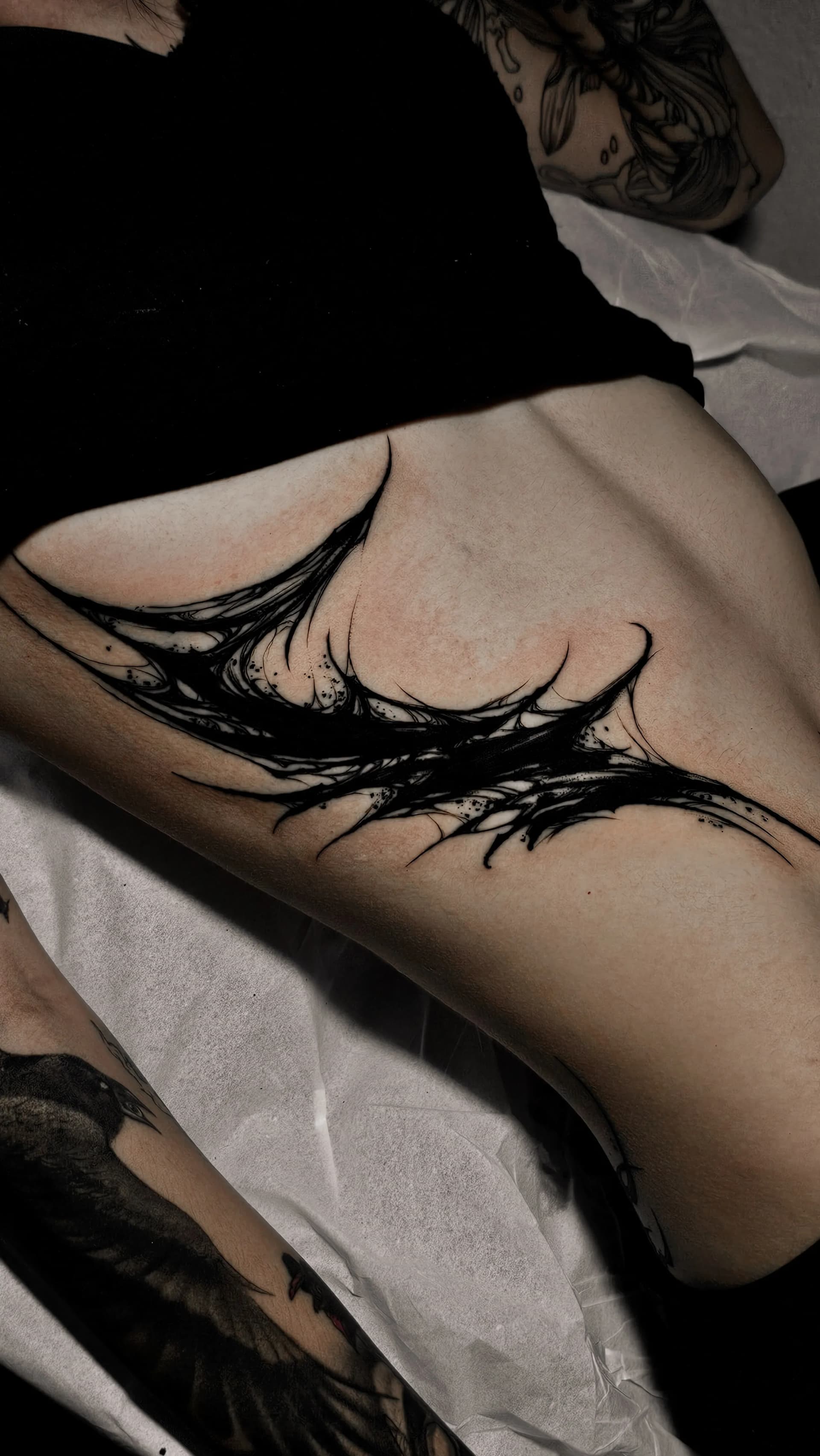Cyber Dark — Blackwork por Julia Pedrozo